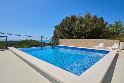 Villa Korta - Spacious House with Pool