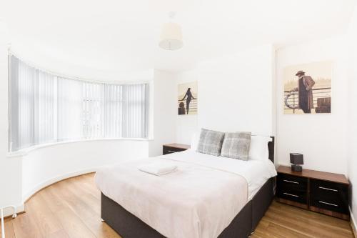 Gorgeous Spacious Solihull 4 Bedroom Apartment Perfect for Contractors or Families - image 10