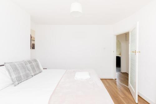 Gorgeous Spacious Solihull 4 Bedroom Apartment Perfect for Contractors or Families - image 3