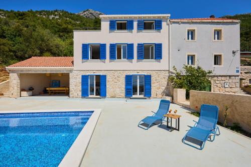 Villa Korta - Spacious House with Pool