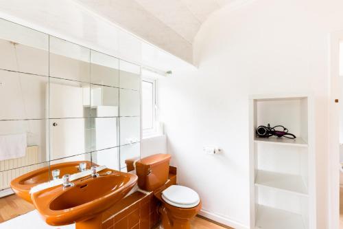 Gorgeous Spacious Solihull 4 Bedroom Apartment Perfect for Contractors or Families - image 14