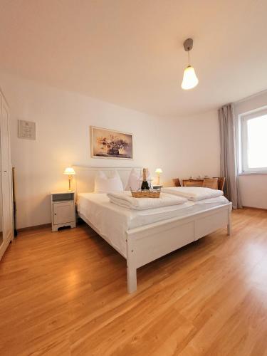 1 double bed, 1 twin bed