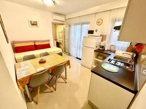 Comfort One-Bedroom Apartment with two Balconies image 10