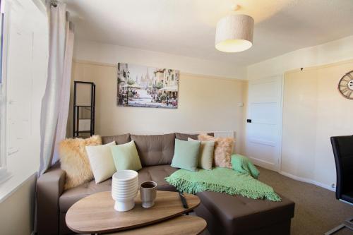 Virexxa Aylesbury Centre - Executive Suite - 2Bed Flat with Free Parking