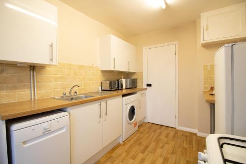 Virexxa Aylesbury Centre - Executive Suite - 2Bed Flat with Free Parking