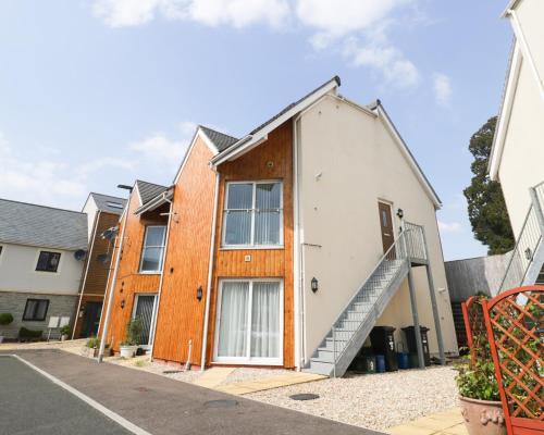 9 Mitchell Gardens - Apartment - Axminster