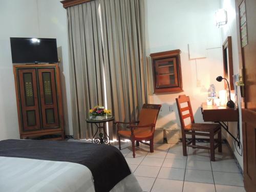 363520060 Hotel Concierge Plaza Colima