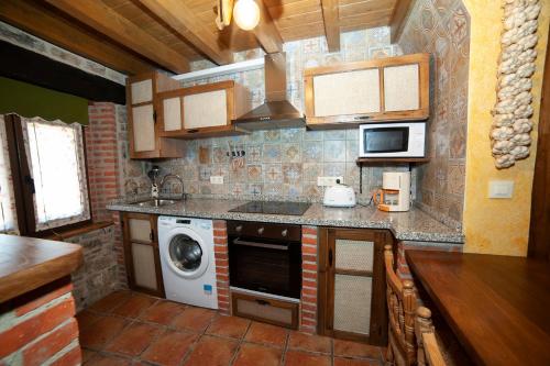 Kitchen, Casa Picu La Pantorra in Pilona