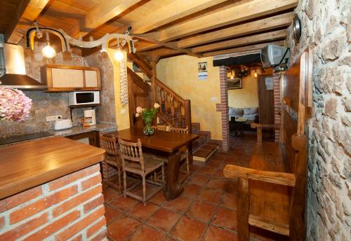 Kitchen, Casa Picu La Pantorra in Pilona