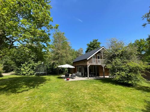  Tofino, een comfortabel vakantiehuis naast een bos en zwemmeer in Gasselte