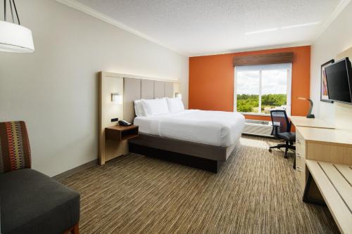 Holiday Inn Express & Suites Bonifay an IHG Hotel - image 2