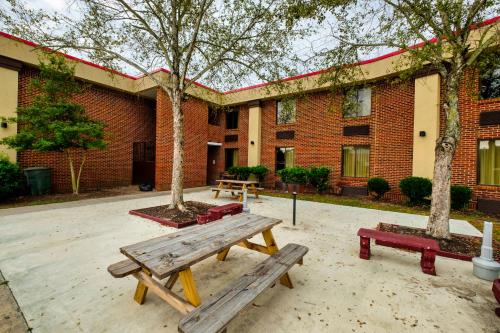 Red Roof Inn & Suites Jacksonville, NC