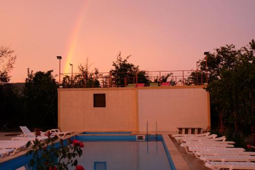 Плувен басейн, Villa Lata in Misaktsieli