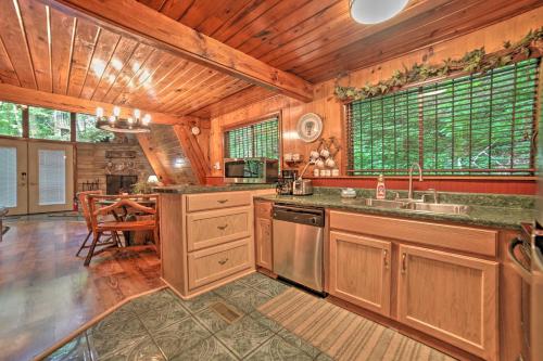 A-Frame Gatlinburg Cabin with Deck and Private Hot Tub - image 13