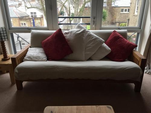 Quiet Hideaway central Ramsgate with parking.