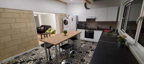 MAISON AVEC JARDIN GRANDE CUISINE SALON 2 CHAMBRES gîte à louer Île-de-France