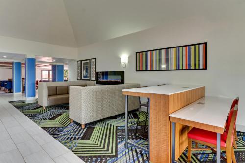 Holiday Inn Express Hotel And Suites Bad Axe By IHG - 숙소 외관