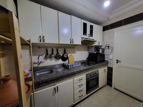 Spacious 2BR Apt, Balcony, AC & Private Garage, Casablanca Centre, Casablanca (photo 8)