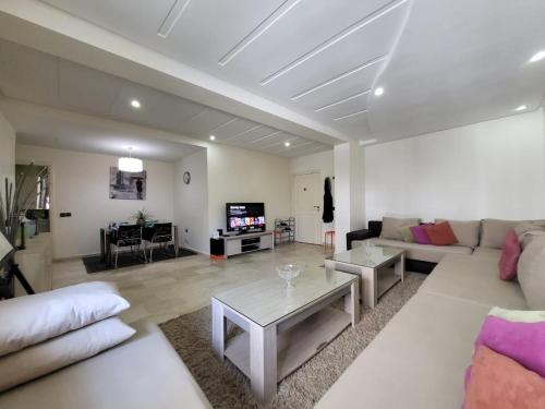 Spacious 2BR Apt, Balcony, AC & Private Garage, Casablanca Centre, Casablanca (photo 10)