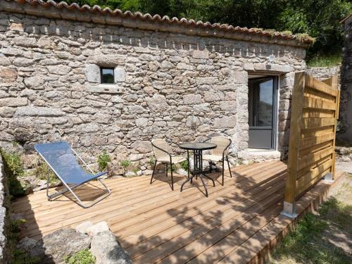 Studio rénové avec terrasse privée en bord de Sèvre - Mortagne-sur-Sèvre - FR-1-426-484 (Studio renove avec terrasse privee en bord de Sevre - Mortagne-sur-Sevre - FR-1-426-484) in Mortagne-sur-Sèvre