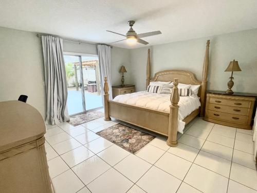 Perfect Family Vacation House with Private Pool in Jupiter (FL)