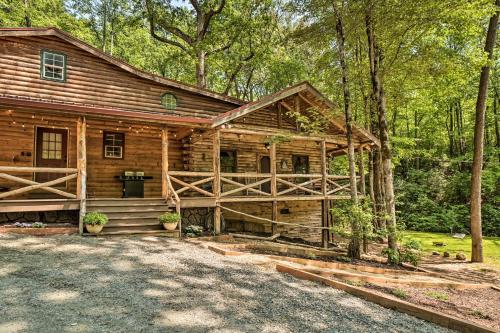 North Georgia Mtn Escape with Fire Pit and Grill!