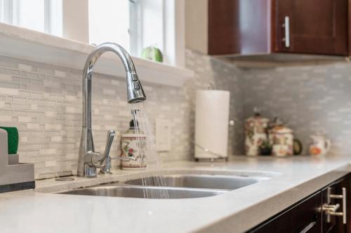 Oceanside Rocks Family Vacation Home - image 10