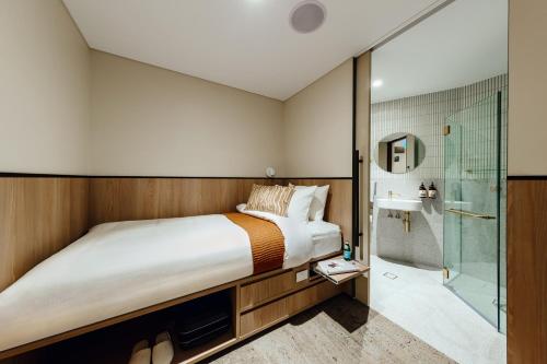 Aerotel Sydney - Inside International Terminal Airport - image 12