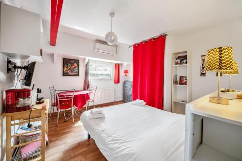 Studio Peniche au coeur de Lyon pour 2 personnes, insolite et calme - Vienne Studio Peniche au coeur de Lyon pour 2 personnes, insolite et calme - Vienne