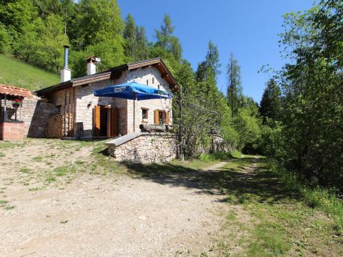 Mountain chalet in Lamon with garden