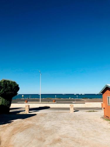 Shark Bay Cottages Room Type - Seaview Chalet - Manta Ray