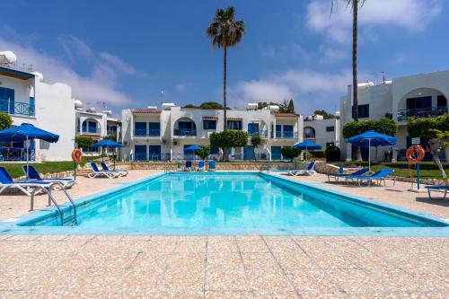 Úszómedence, Sea Breeze 1-BR Apt in Pyla in Píla