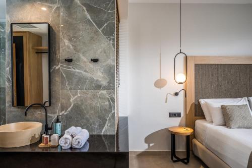 Suite with Private Pool image 9