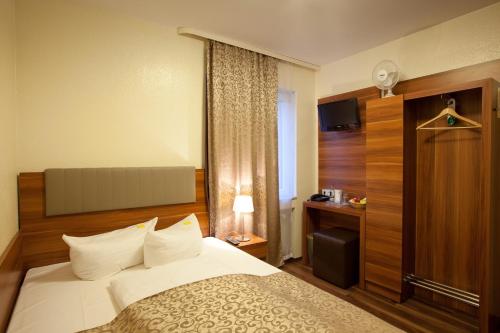 Single Room with Private Bathroom