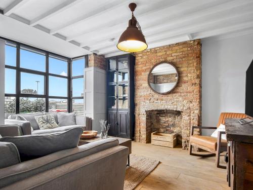 Pass the Keys SoHo House - The Luxury Townhouse by the Sea gîte à louer The Swale