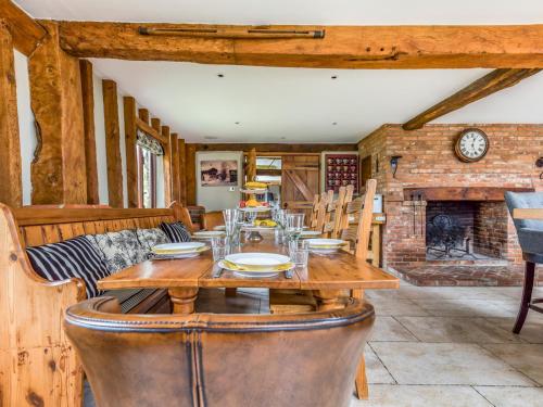 Pass the Keys Large Converted Barn With Pool, Gym and Gardens gîte à louer Sidlesham