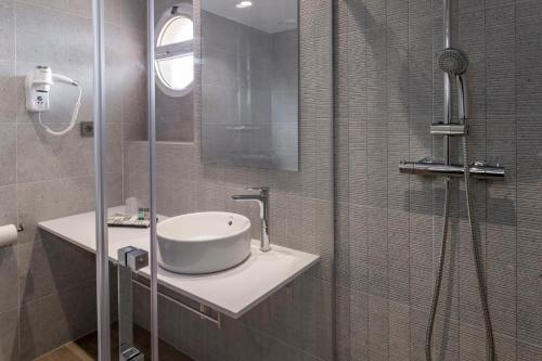 2 twin beds