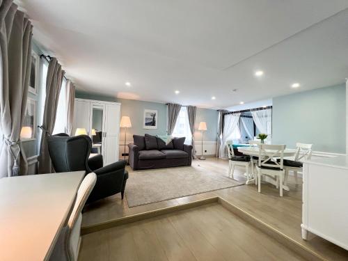 Deluxe Suite image 6
