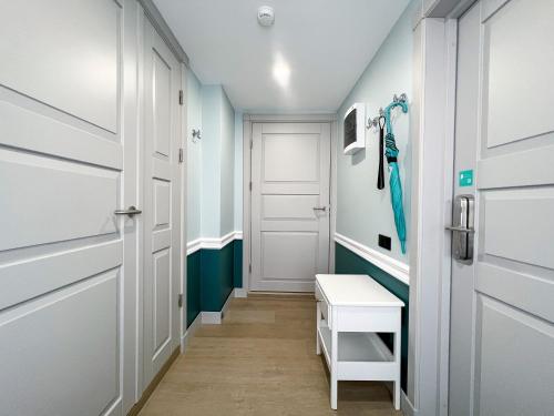 Deluxe Suite image 5