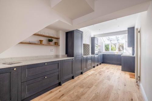 STYLISH VICTORIAN HOME and PARKING only 5 MINS TO LEGOLAND gîte à louer Frogmore House