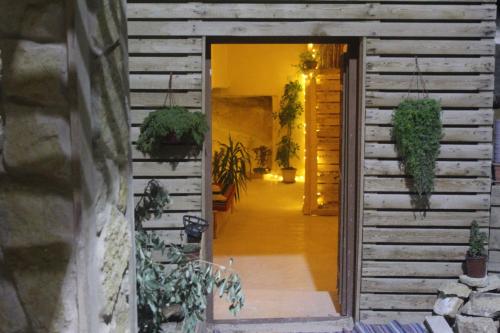 Vista exterior, 7 Caves Hotel in Maan