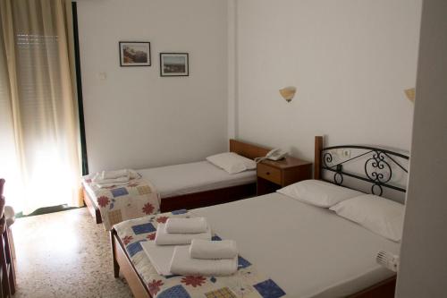 3 twin beds