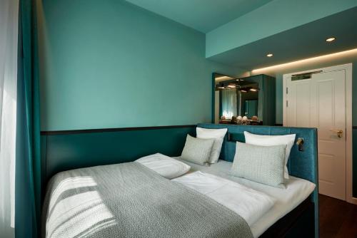 WIDE Hotel - main image