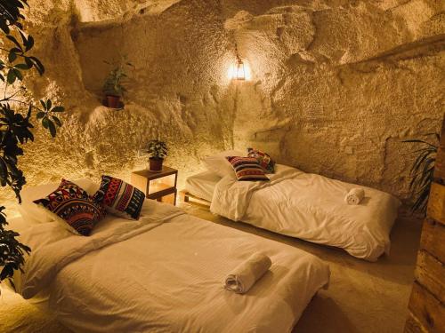 2 twin beds
