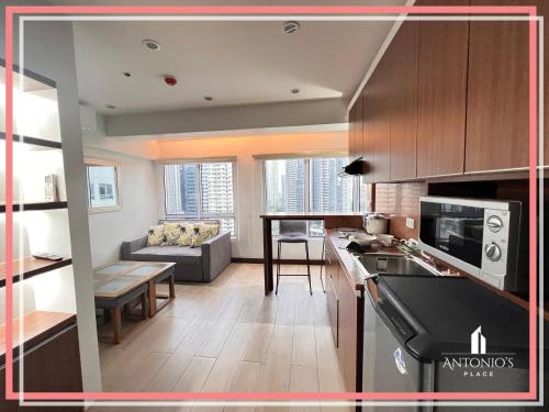 Panoramic View of City 1BR Loft Unit FREE WIFI & NETFLIX at Fort Victoria BGC, Manila (photo 11)