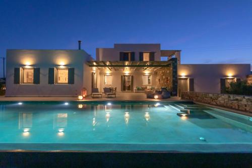 Villa Arleta in Punda Beach Paros for 8 with private pool