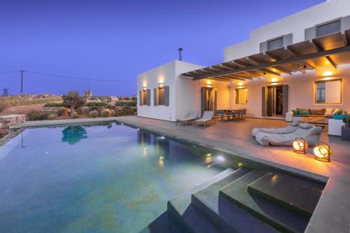 Villa Arleta in Punda Beach Paros for 8 with private pool