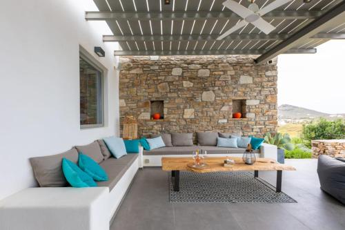 Villa Arleta in Punda Beach Paros for 8 with private pool