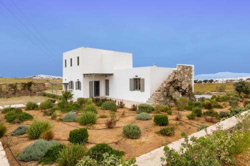 Villa Arleta in Punda Beach Paros for 8 with private pool