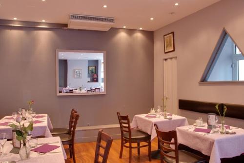 Hotel Restaurant lAmandois Stop at Hotel Restaurant lAmandois to discover the wonders of Saint-Amand-Montrond. The hotel has everything you need for a comfortable stay. Take advantage of the hotels facilities for disabled gue